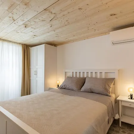 Wood One Apartamento *